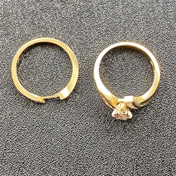 🌴 14-K Gold Wedding Band Set - Picture 6 of 14